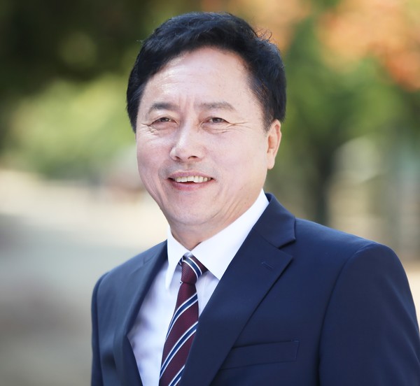 안동대학교 교수  권기창