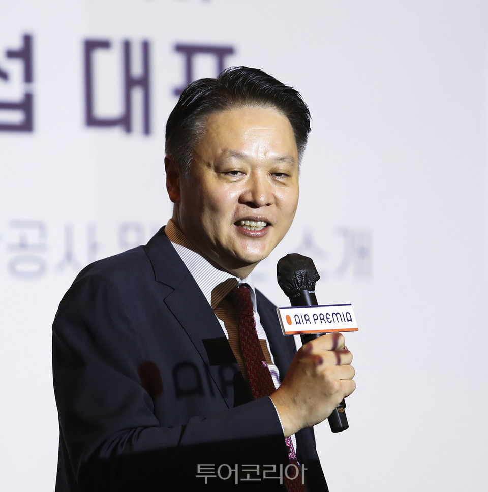 에어프레미아 유명섭 대표이사가 15일 인터컨티넨탈 서울 코엑스에서 열린 기자간담회에서 발표하고 있다