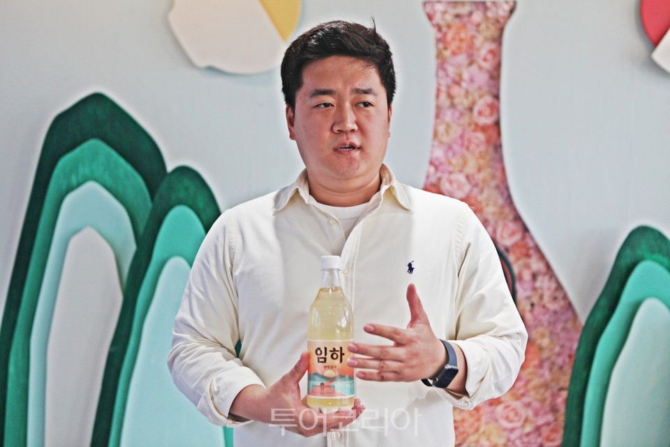 안동 전통주 행사에서 강의하는 윤강호 대표 (사진. 김관수)