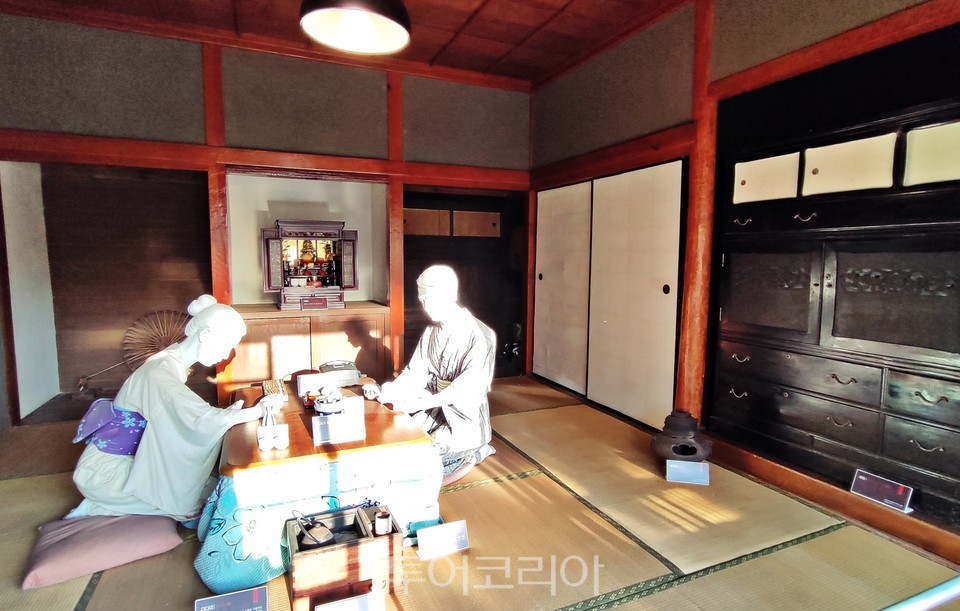 일본인 가족들의 생활상을 전시한 근대역사관 (사진. 김관수)