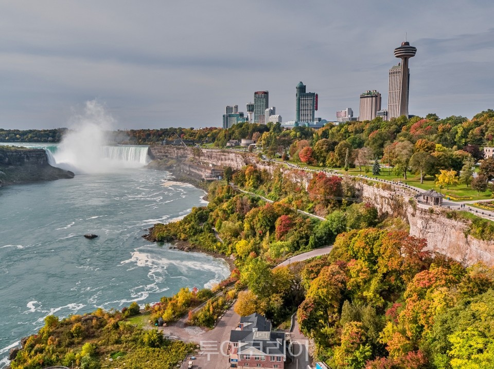 Downtown Horseshoe Falls from North ⓒ Niagara Parks