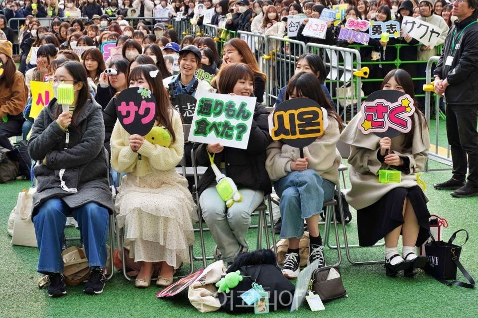 NCT WISH의 한국관광 홍보토크쇼를 보기 위해 모인 일본인 팬들/사진-한국관광공사